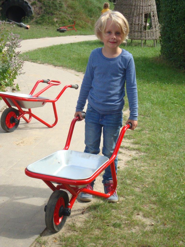 /vereine/forderverein/aktionen-und-anschaffungen/schubkarren-und-bucher-fur-den-kiga/