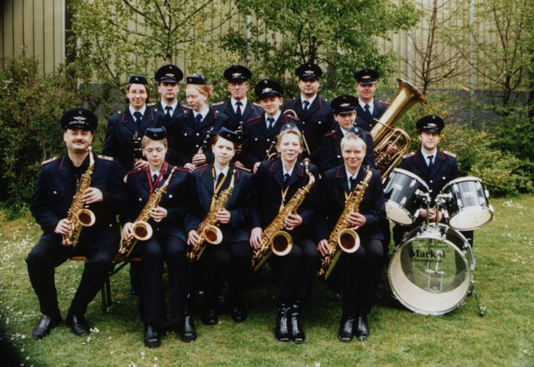 Der Feuerwehrmusikzug der Freiwilligen Feuerwehr Nendorf am 1. Mai 2002